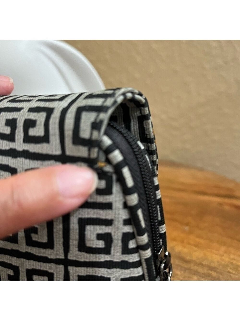 GIVENCHY NOVELTY POUCH - Picture 5 of 14